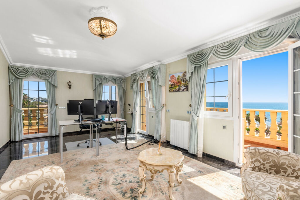 Detached Villa Playa Flamenca Alicante - image 27