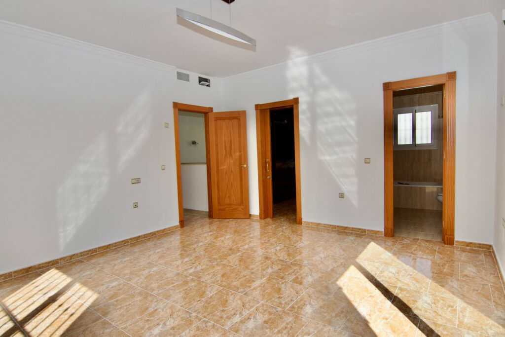Detached Villa Alhaurín de la Torre Málaga - image 27