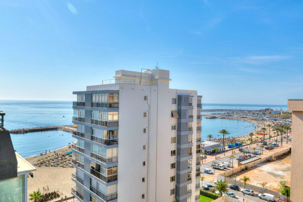 Penthouse Fuengirola Málaga - image 27