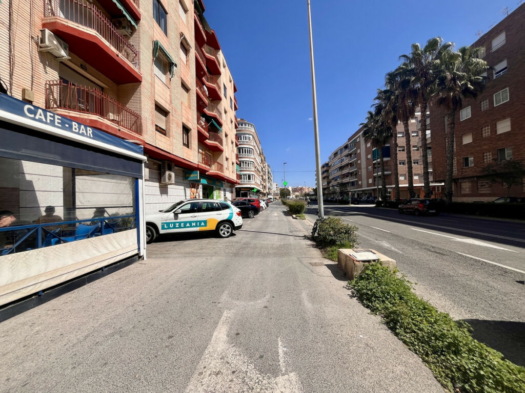 Middle Floor Apartment Torrevieja Alicante - image 27