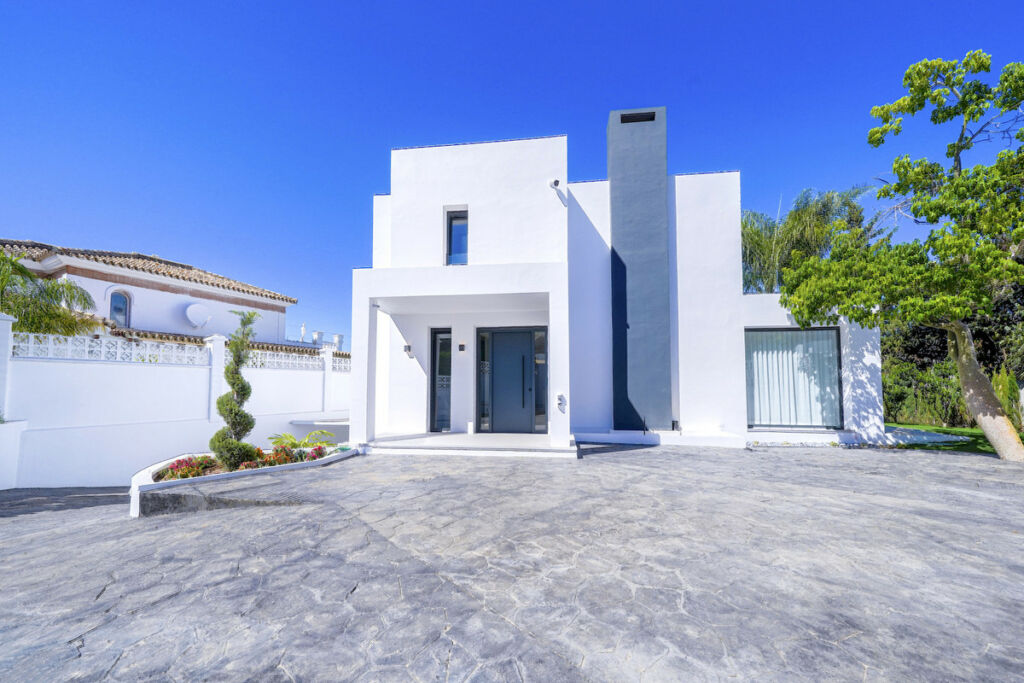 Detached Villa Nueva Andalucía Málaga - image 27