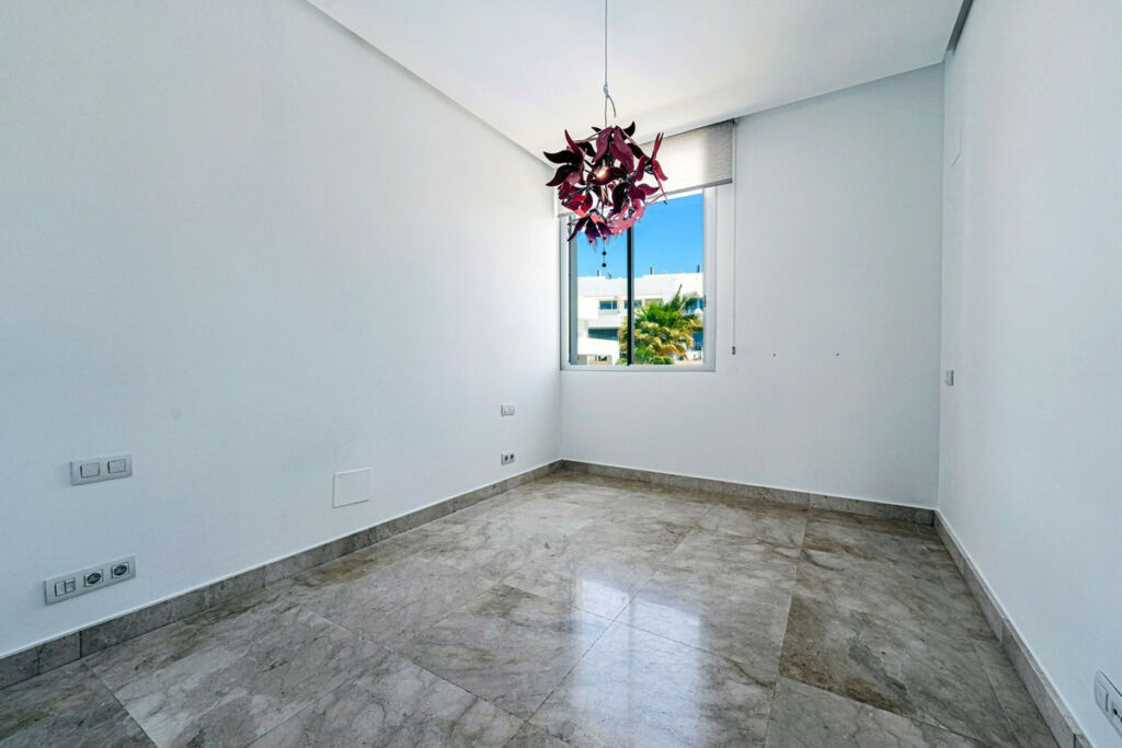 Semi-Detached House Río Real Málaga - image 28