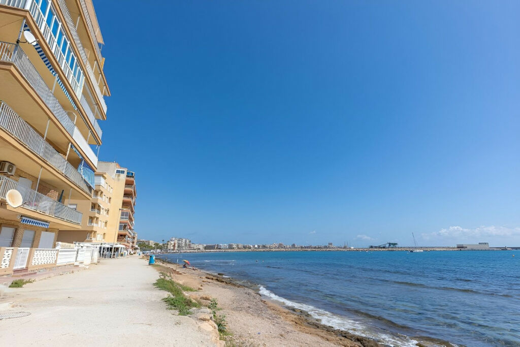 Middle Floor Apartment Torrevieja Alicante - image 28