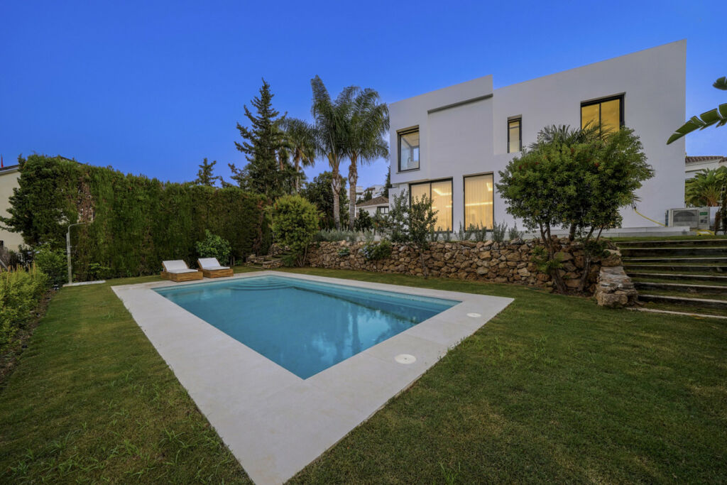Detached Villa Nueva Andalucía Málaga - image 29