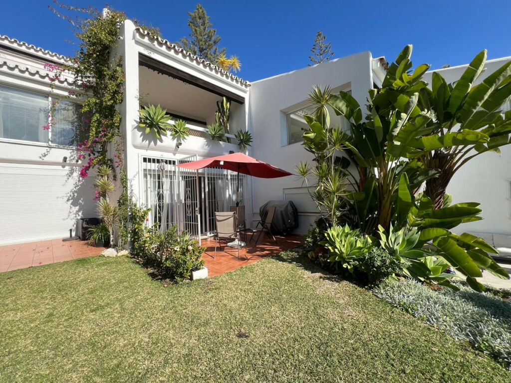 Ground Floor Apartment Aloha Málaga - image 16
