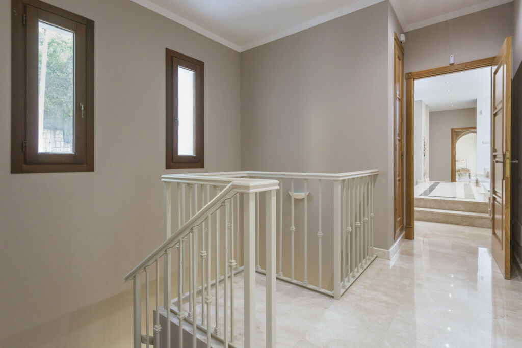 Detached Villa El Madroñal Málaga - image 29
