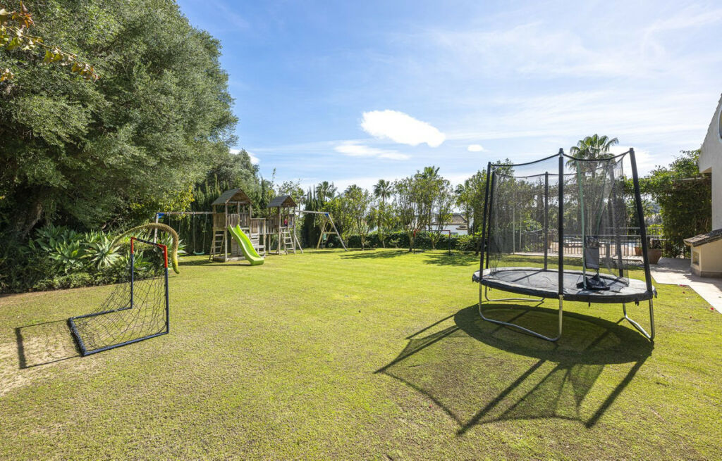 Detached Villa Sotogrande Cádiz - image 29