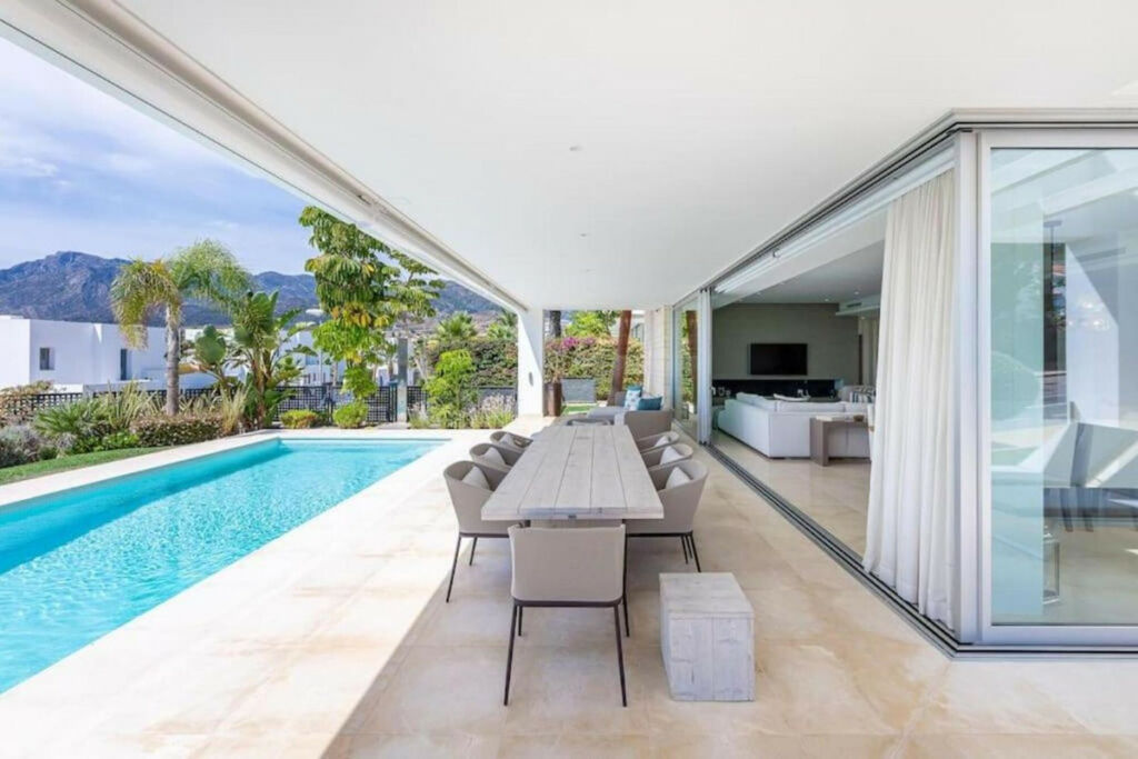 Detached Villa Río Real Málaga - image 3