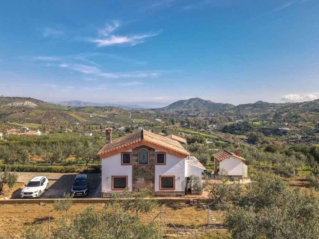 Detached Villa Guaro Málaga - image 2