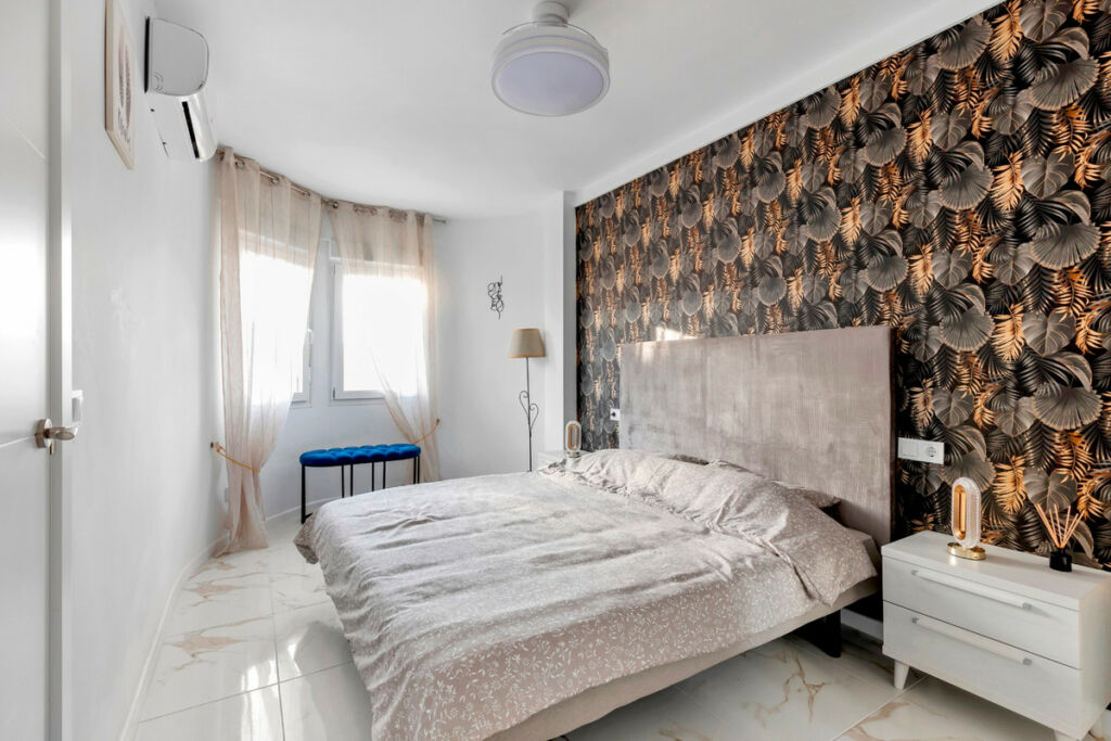 Middle Floor Apartment La Mata Alicante - image 3