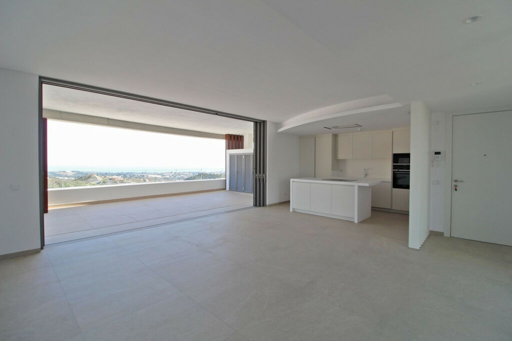 Middle Floor Apartment La Quinta Málaga - image 3