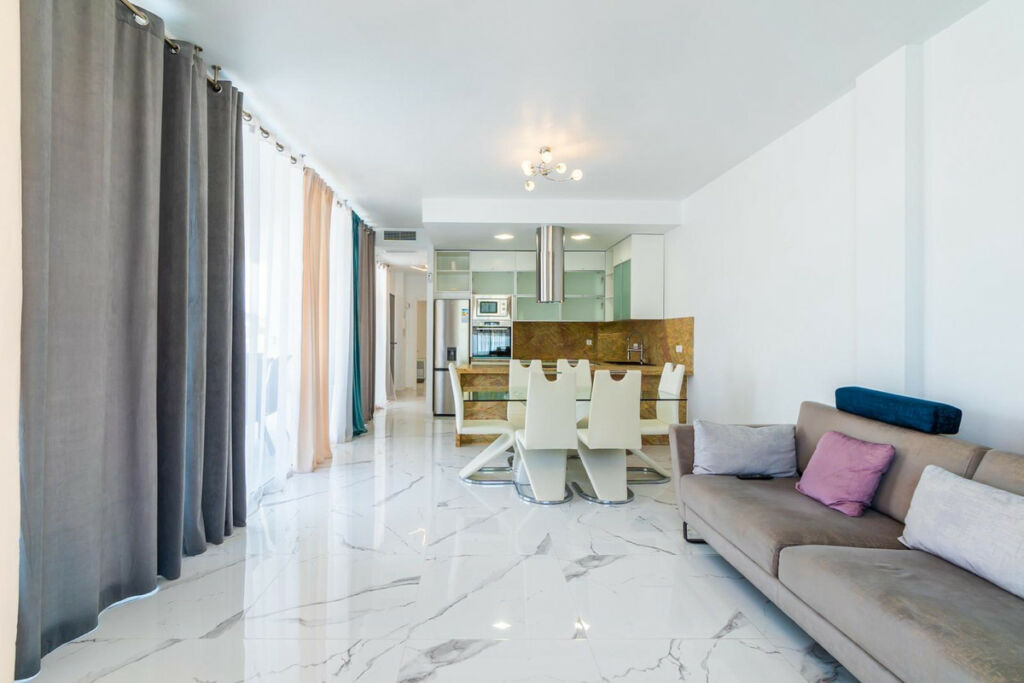 Detached Villa Villamartin Alicante - image 3