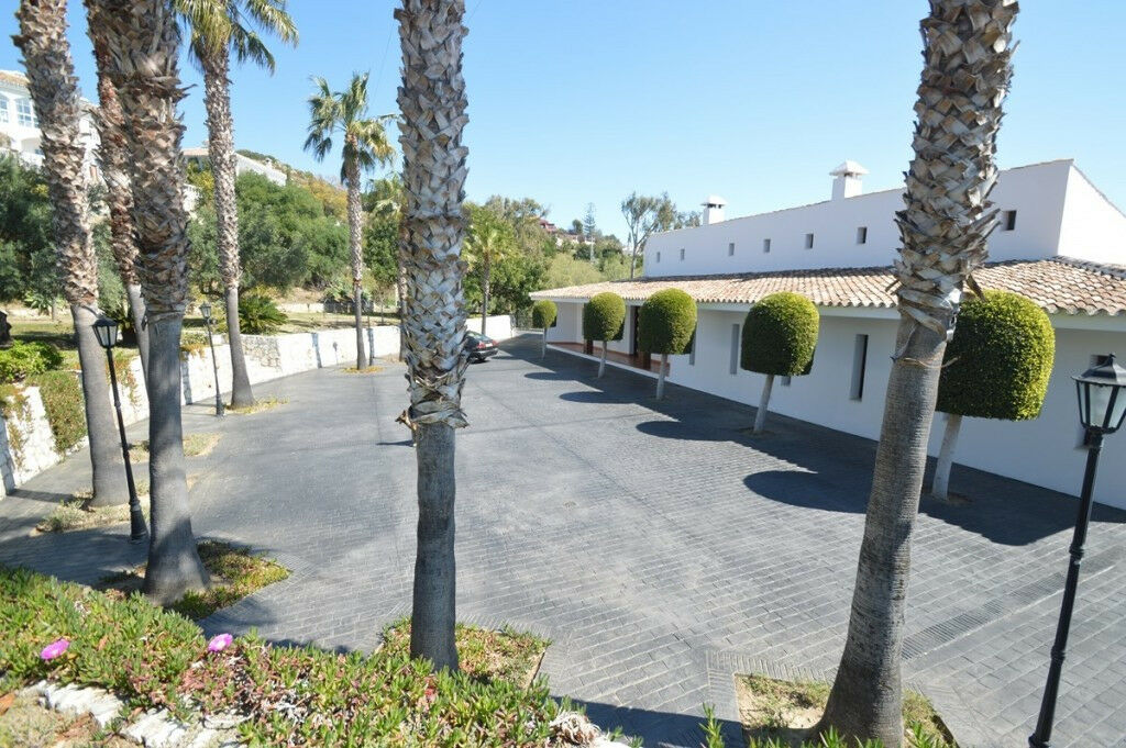 Detached Villa Benalmadena Málaga - image 3