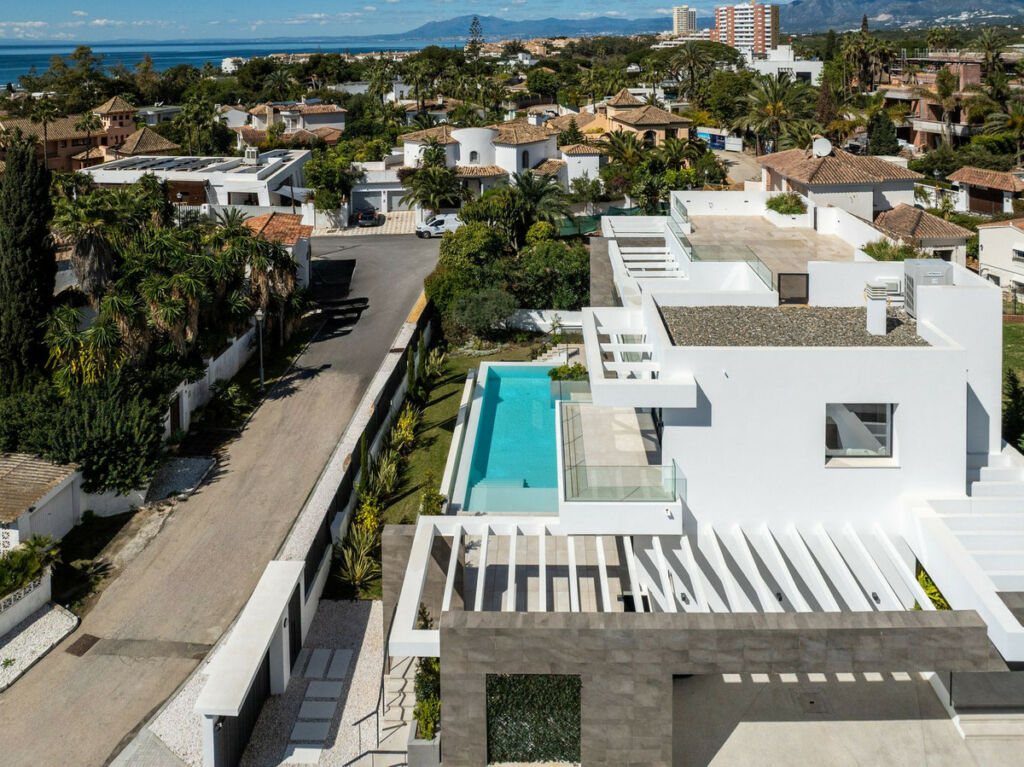 Detached Villa Marbesa Málaga - image 5