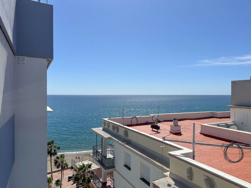 Middle Floor Apartment Fuengirola Málaga - image 3