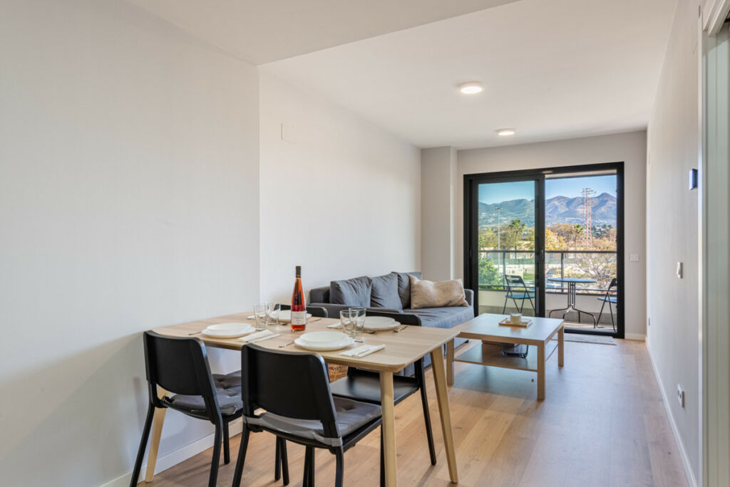 Middle Floor Apartment Las Lagunas Málaga - image 3