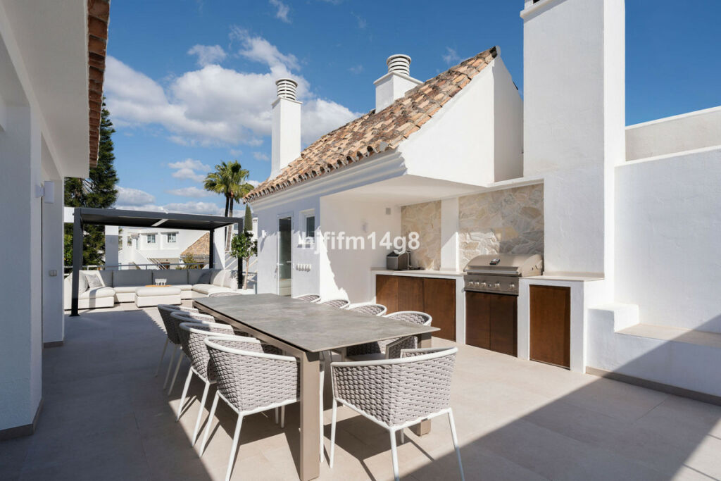 Penthouse Duplex Nueva Andalucía Málaga - image 3