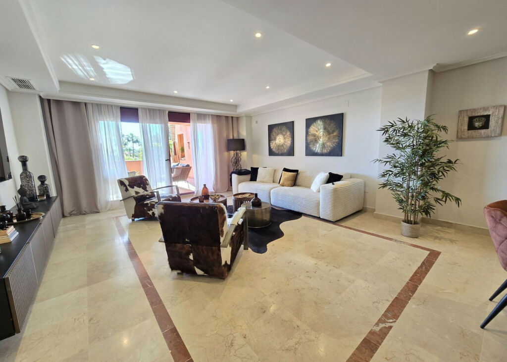 Ground Floor Apartment La Mairena Málaga - image 3