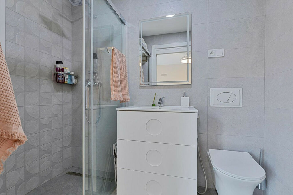 Middle Floor Apartment Fuengirola Málaga - image 3