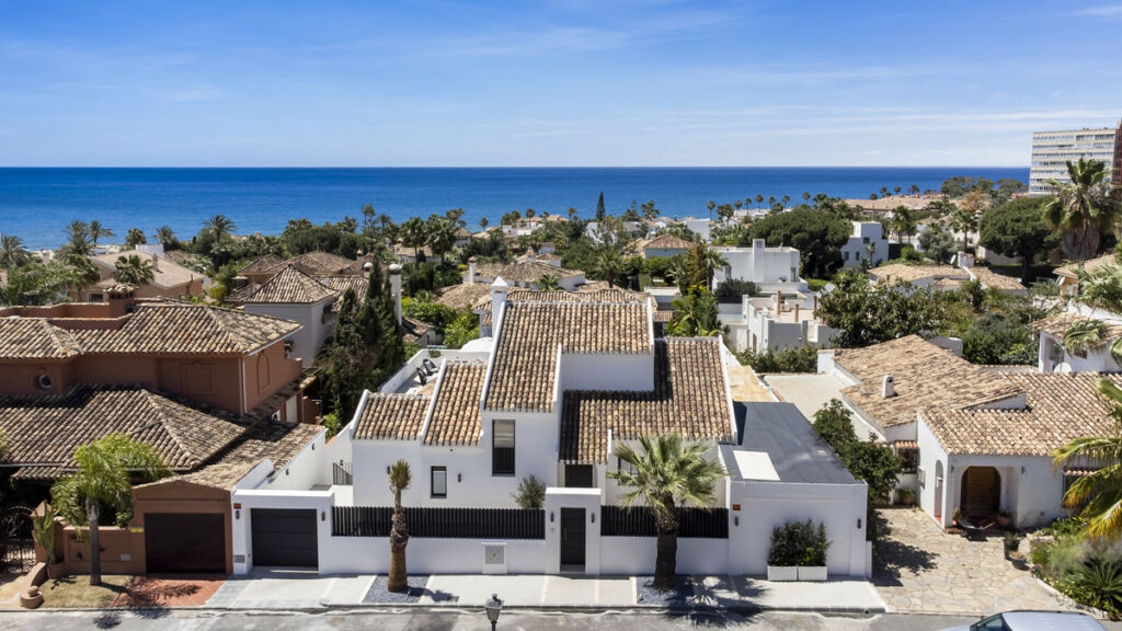 Detached Villa El Rosario Málaga - image 3