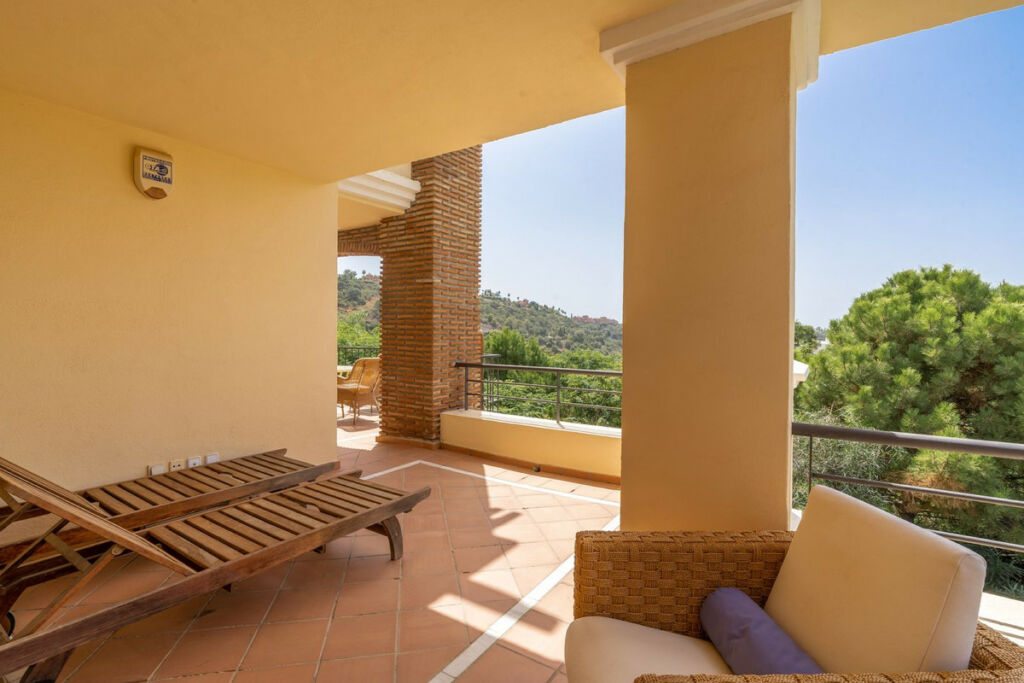 Middle Floor Apartment Los Arqueros Málaga - image 3