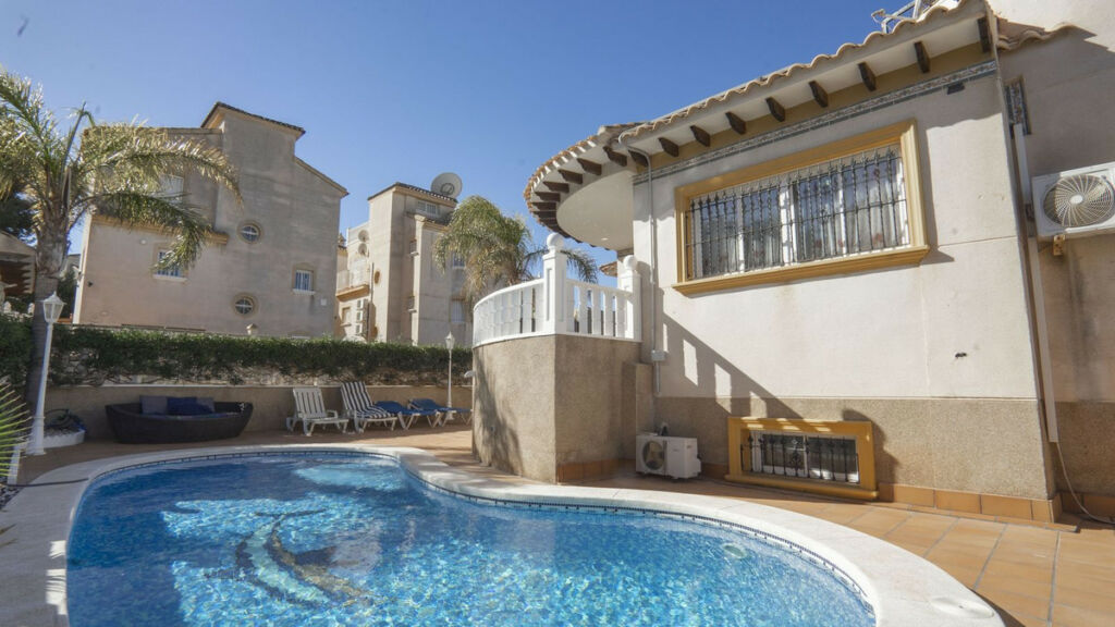 Detached Villa Villamartin Alicante - image 3