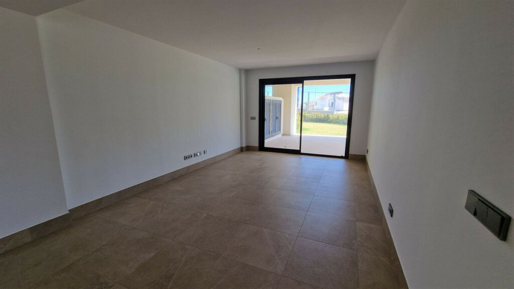 Ground Floor Apartment Casares Playa Málaga - image 3