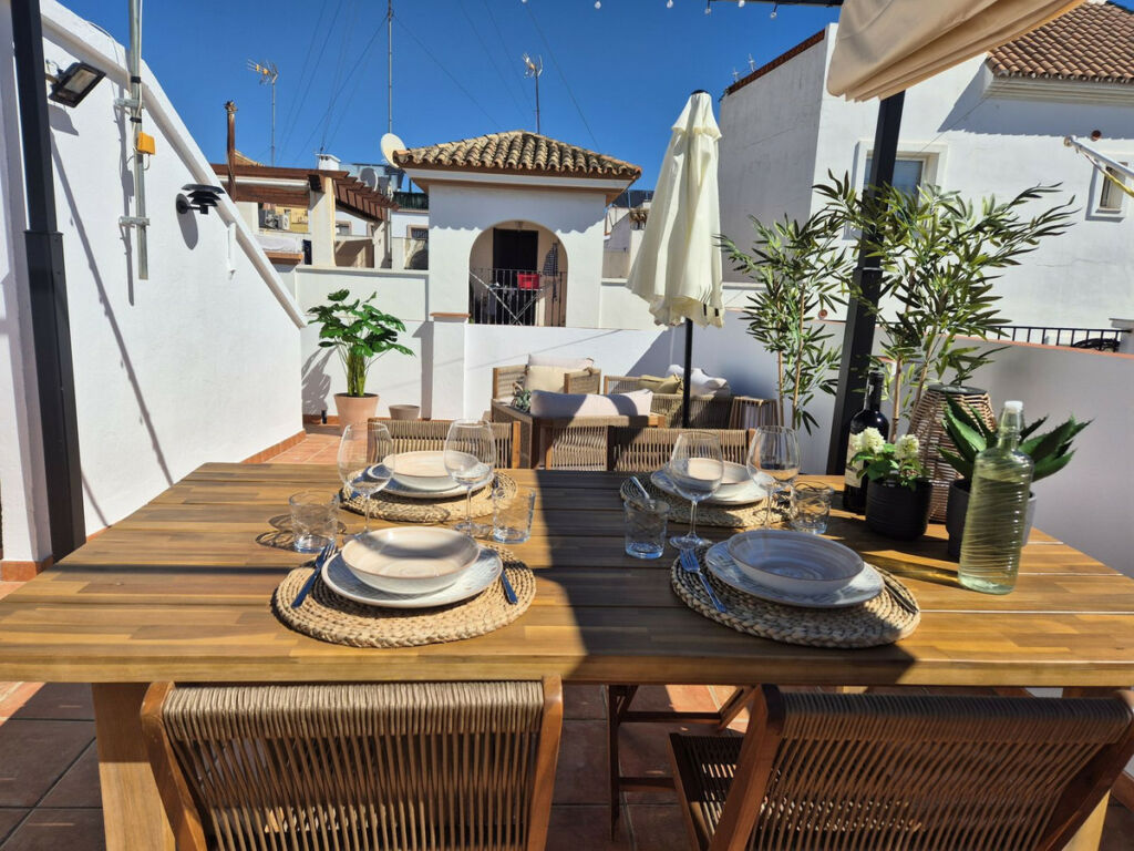 Middle Floor Apartment Estepona Málaga - image 3