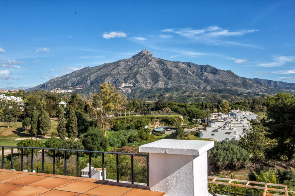 Townhouse Aloha Málaga - image 5