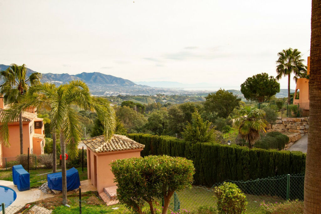 Ground Floor Apartment La Mairena Málaga - image 3