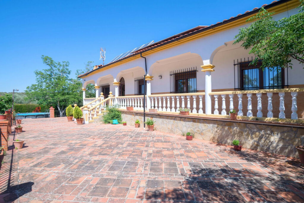 Detached Villa Antequera Málaga - image 3
