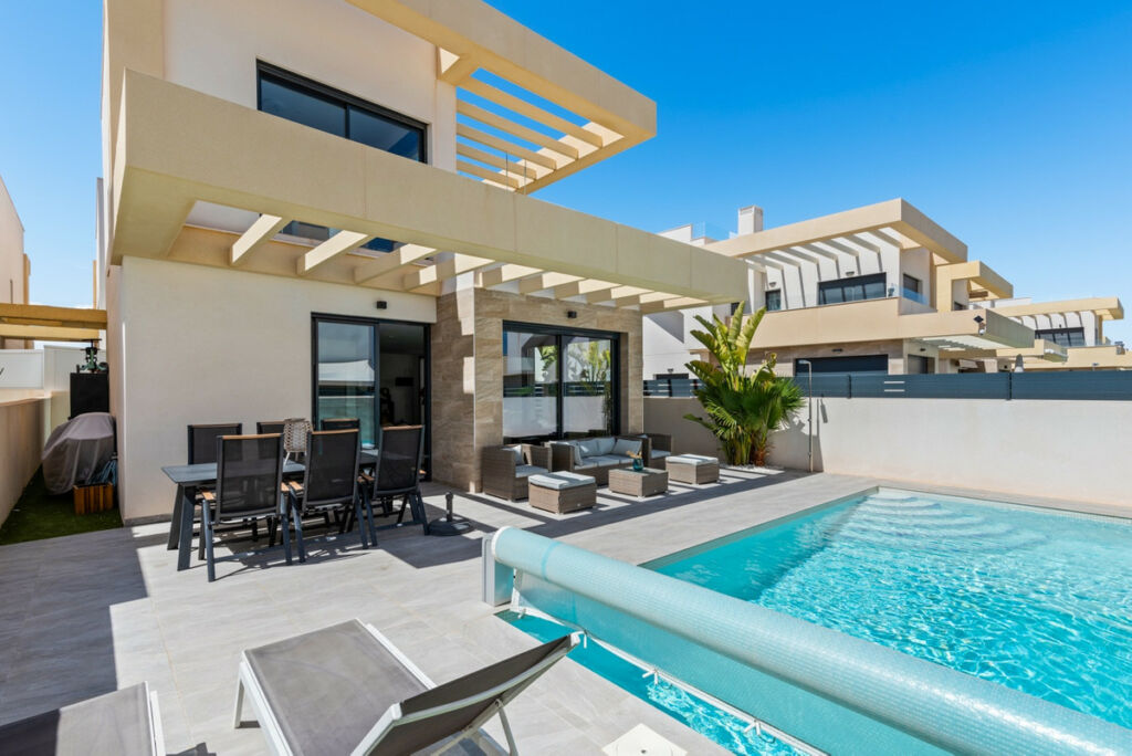 Detached Villa Los Montesinos Alicante - image 2