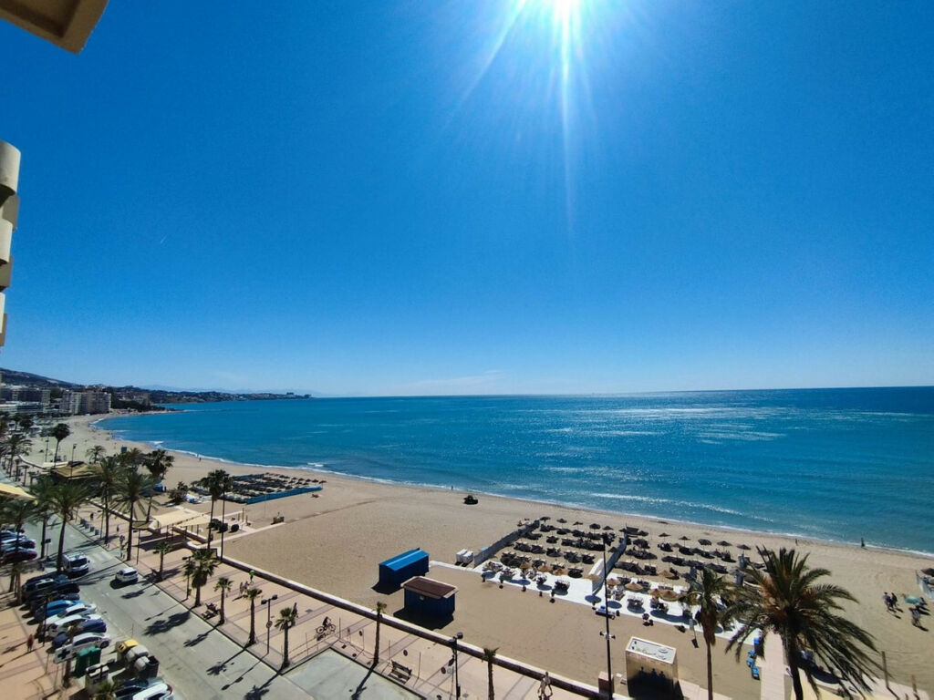 Middle Floor Apartment Fuengirola Málaga - image 3