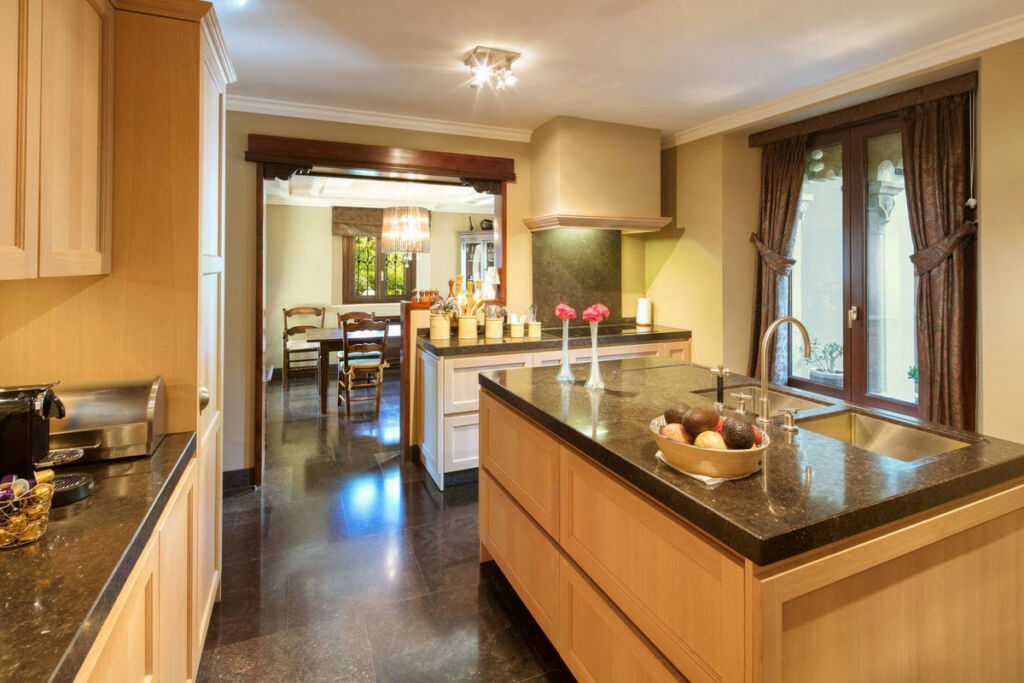 Detached Villa Marbella Málaga - image 3