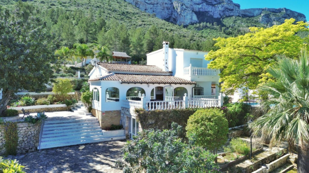 Detached Villa Denia Alicante - image 4