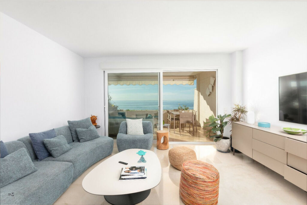 Middle Floor Apartment Estepona Málaga - image 3