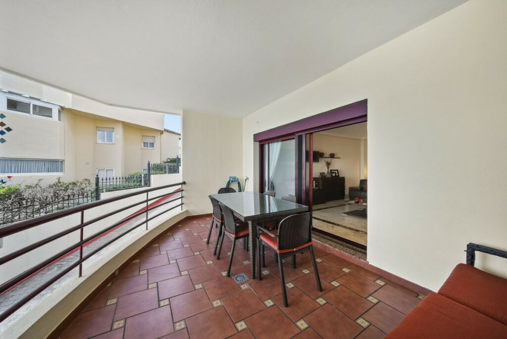 Middle Floor Apartment Benalmadena Málaga - image 3