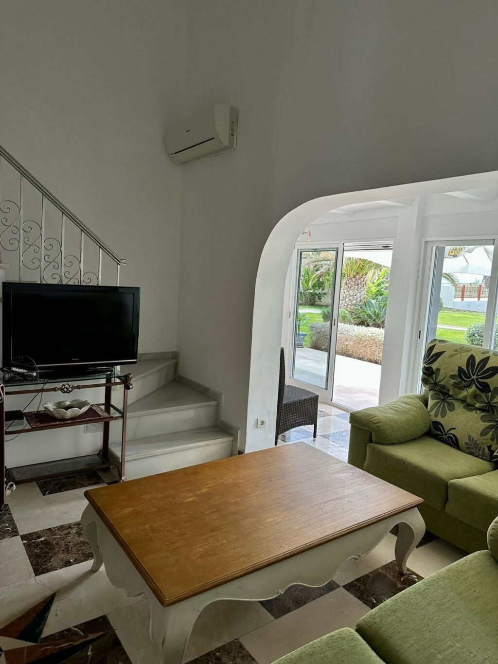 Detached Villa Estepona Málaga - image 3