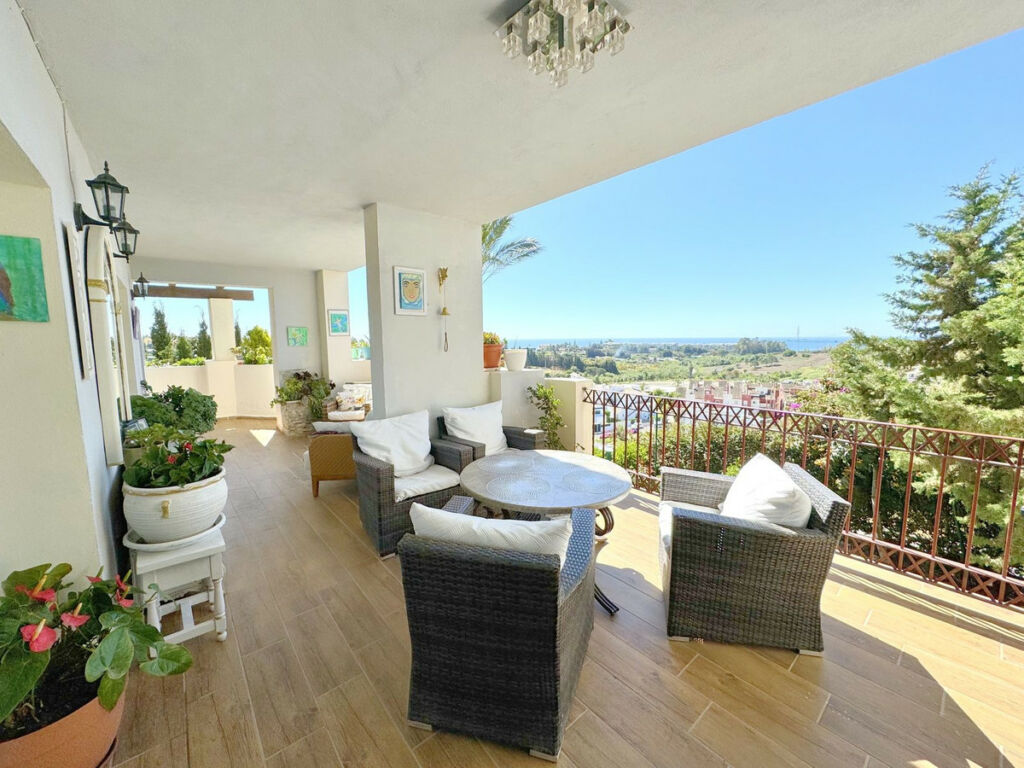 Middle Floor Apartment Selwo Málaga - image 3