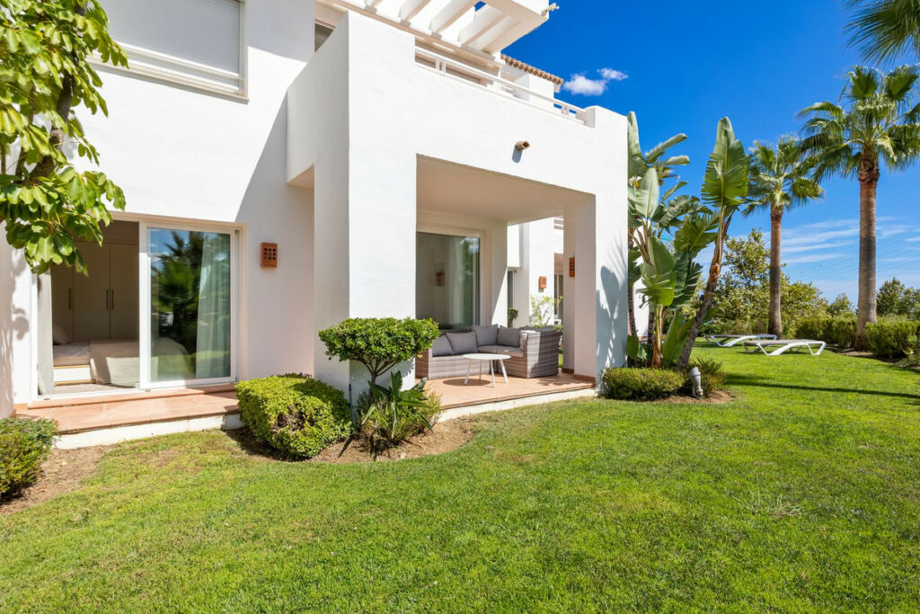 Ground Floor Apartment Casares Málaga - image 3