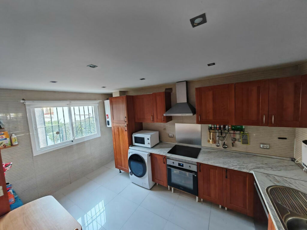 Semi-Detached House Estepona Málaga - image 3