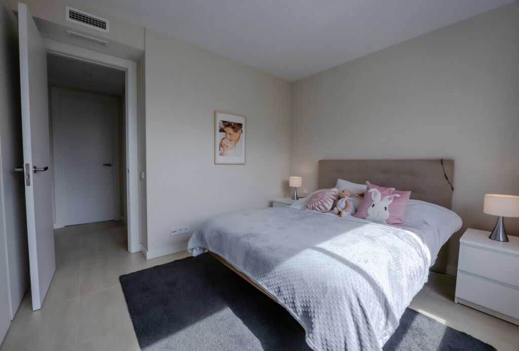 Middle Floor Apartment Estepona Málaga - image 3