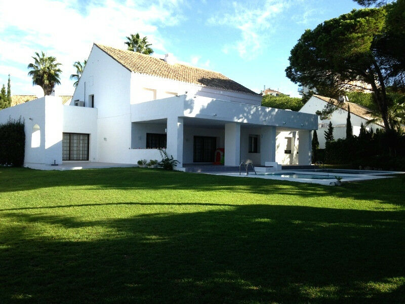 Detached Villa Puerto Banús Málaga - image 3