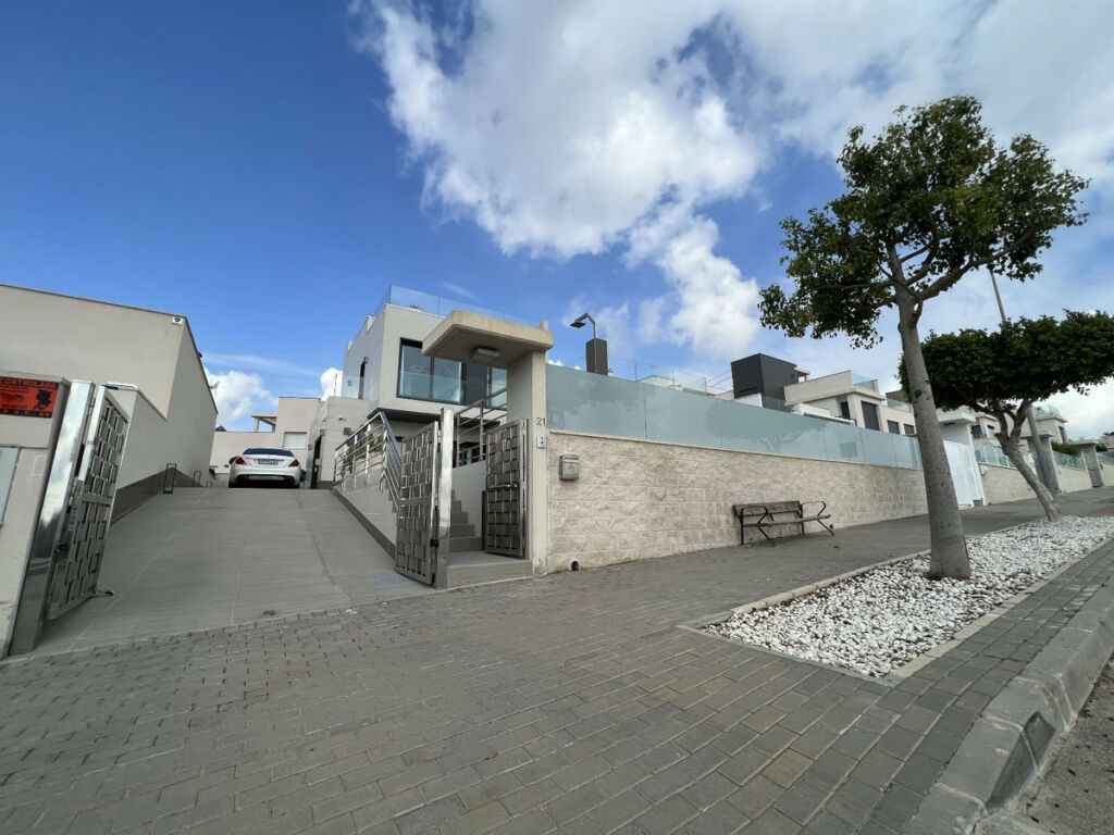 Detached Villa San Miguel de Salinas Alicante - image 3