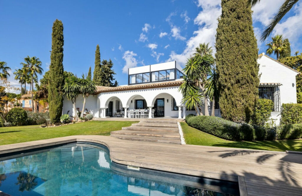 Detached Villa Las Chapas Málaga - image 3