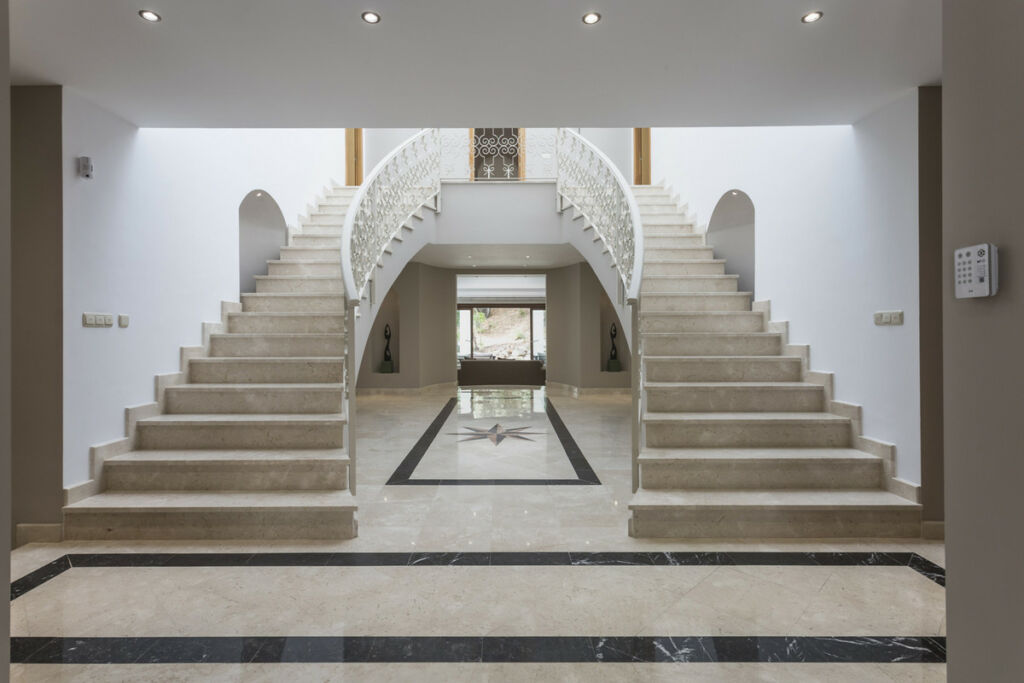 Detached Villa El Madroñal Málaga - image 3