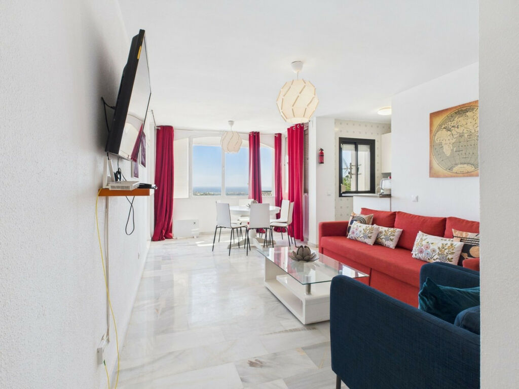 Middle Floor Apartment Estepona Málaga - image 3