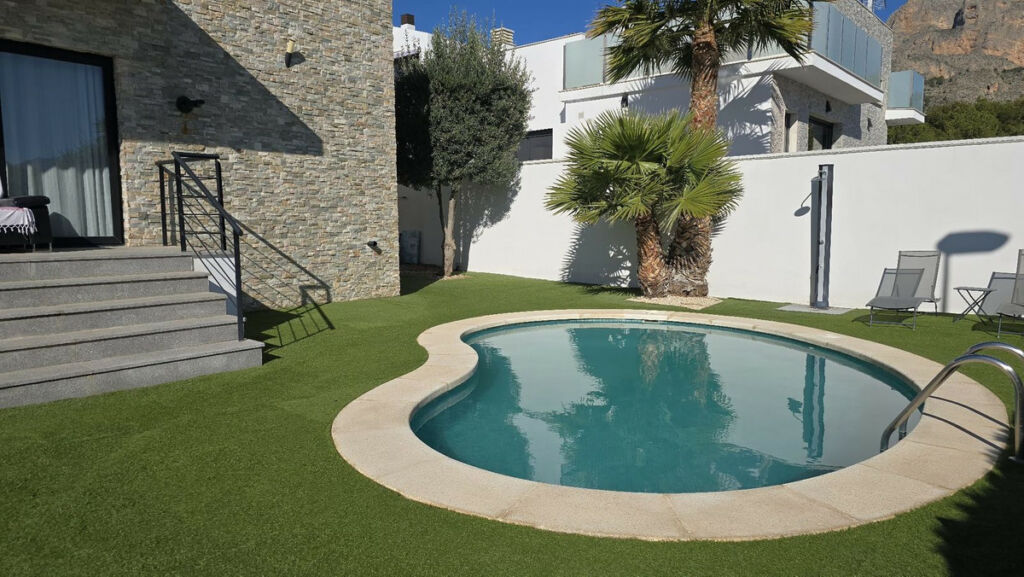 Detached Villa Polop Alicante - image 3