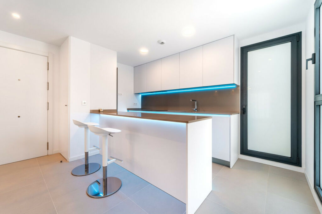 Middle Floor Apartment Fuengirola Málaga - image 3