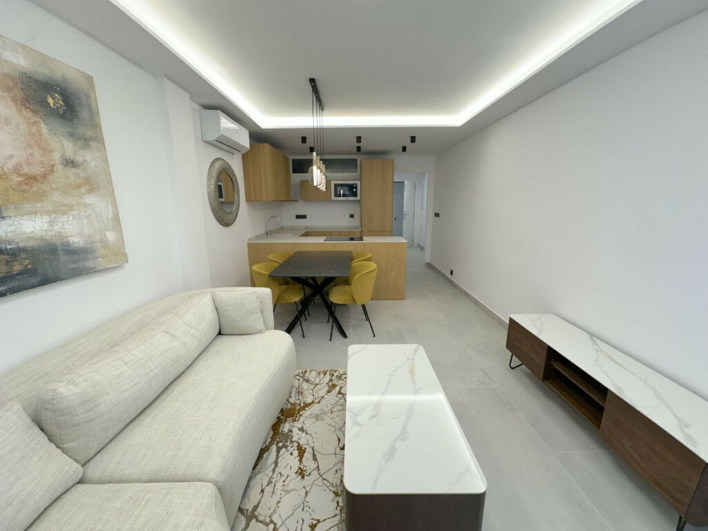 Middle Floor Apartment The Golden Mile Málaga - image 3